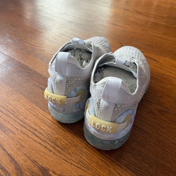 Nike Women’s VaporMax - Picture 2 of 6